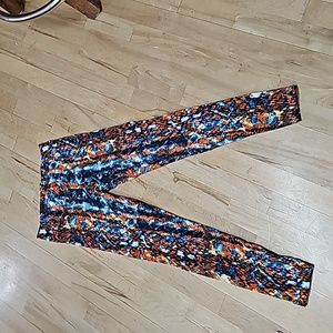 RUE 21 LEGGINS SZ SMALL!  ABSOLUTELY GORGEOUS WITH DEEP Brilliant COLORS.